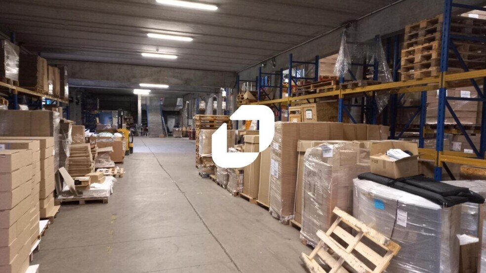 Industrial in Saint-Thibault-des-Vignes to rent - Interior Photo - Image 2 of 4