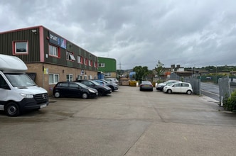 Birds Royd Rd, Brighouse to rent Building Photo- Image 2 of 3