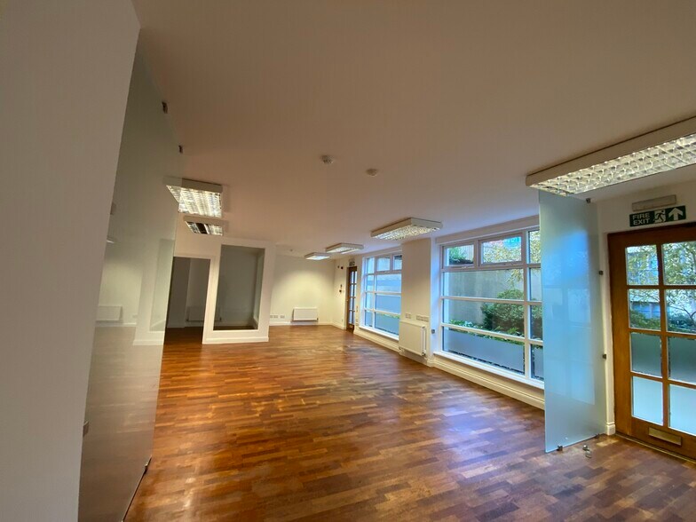 10 Old Tolbooth Wynd, Edinburgh to rent - Building Photo - Image 3 of 6
