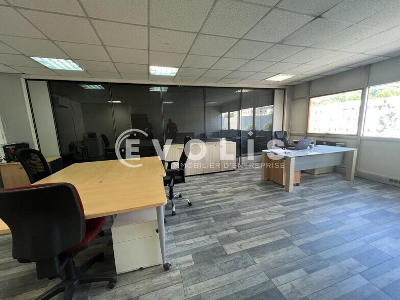 Office in Neuilly Sur Marne to rent - Interior Photo - Image 3 of 6