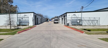 1706 Dungan Ln, Austin, TX for rent Building Photo- Image 1 of 5