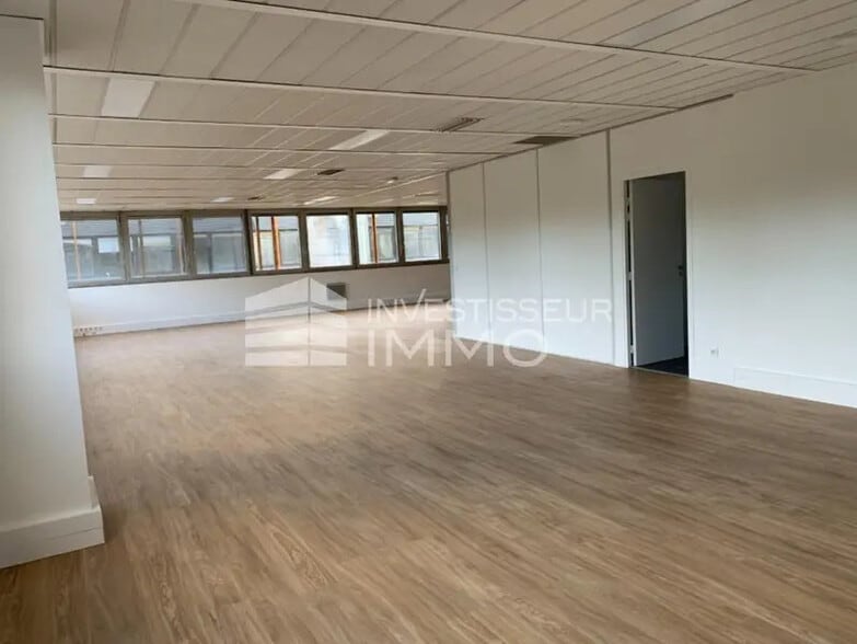 Industrial in Gennevilliers to rent - Interior Photo - Image 3 of 10