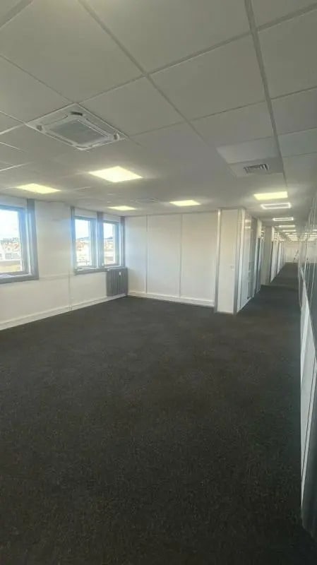 Location Bureaux 320 m² - Photo 1