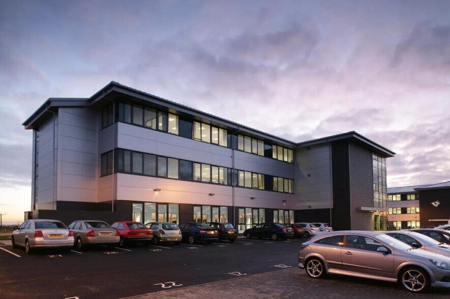 2 Buchanan Gate, Stepps to rent - Building Photo - Image 3 of 4