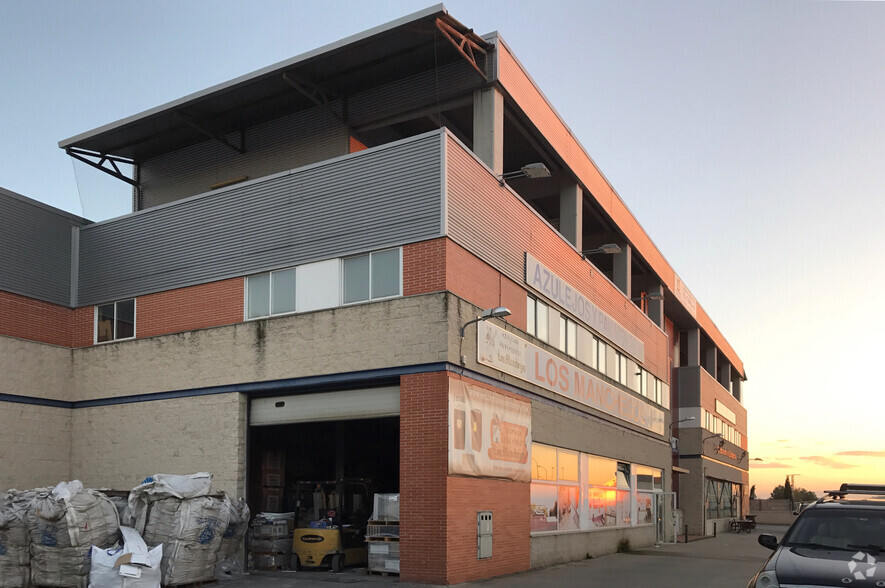 Calle Honduras, 3, Alcalá de Henares, Madrid for sale - Building Photo - Image 1 of 2
