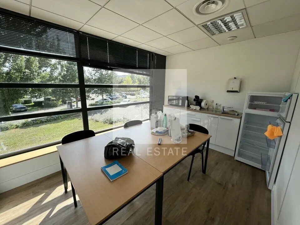 Office in Saint-Priest to rent Interior Photo- Image 1 of 13