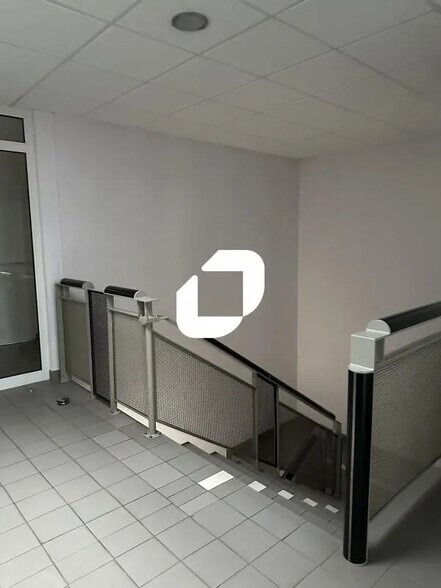 Office in Eybens to rent - Interior Photo - Image 3 of 11