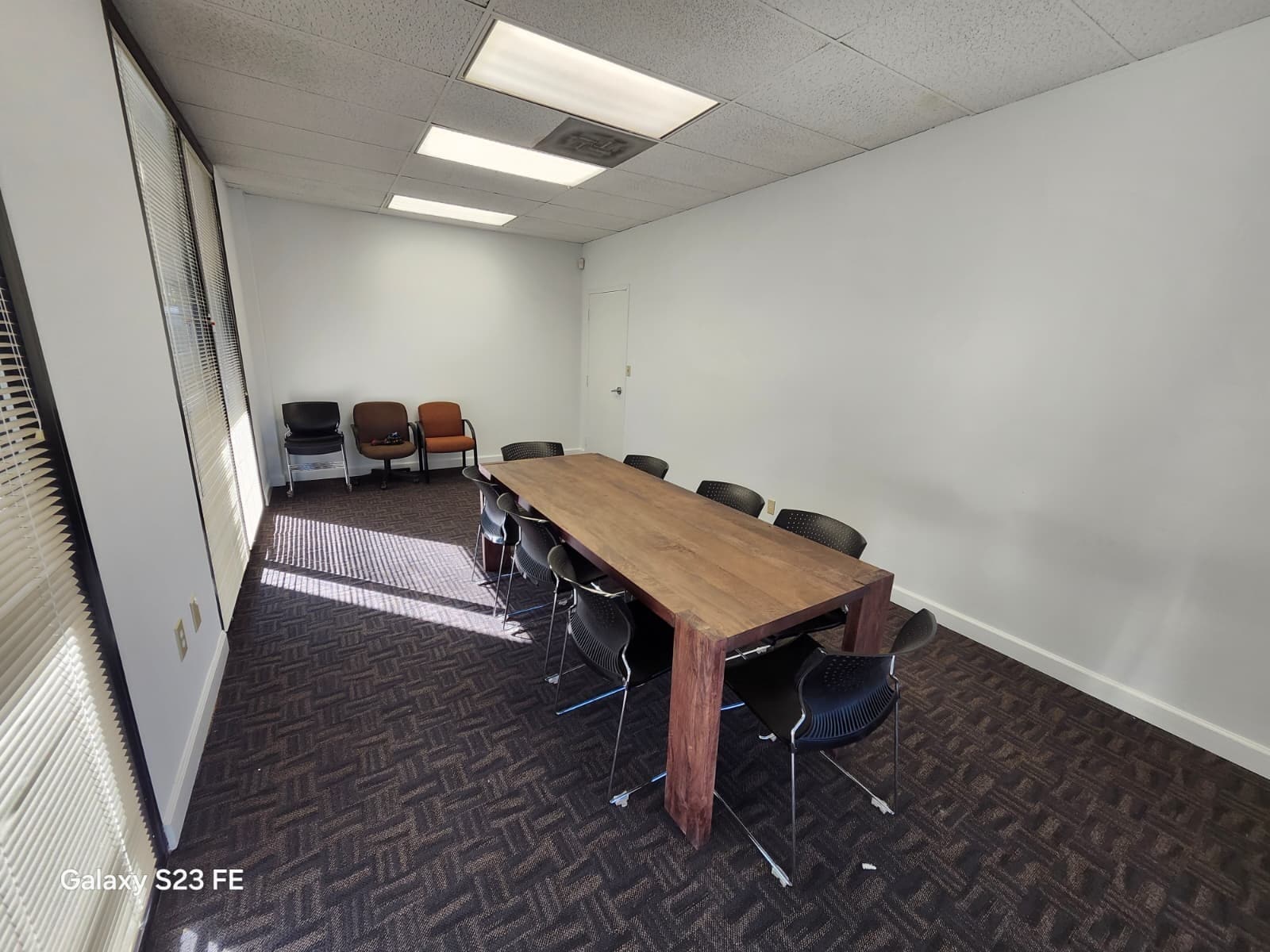 5825 Glenridge Dr NE, Sandy Springs, GA to rent Interior Photo- Image 1 of 4