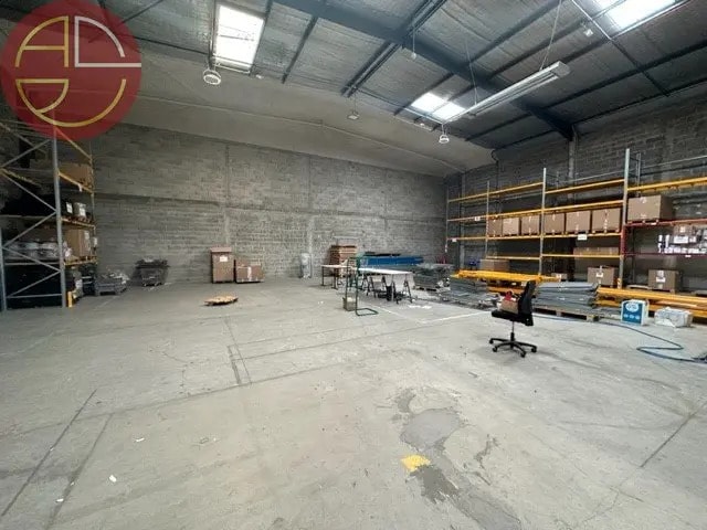 Location Entrepôt 458 m² - Photo 1
