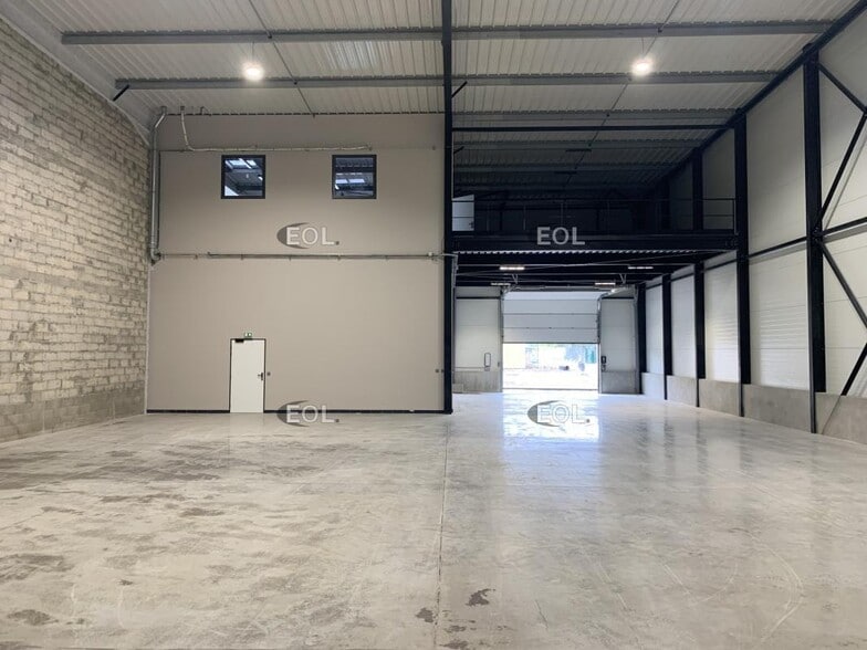 Light Industrial in Les Pavillons-sous-Bois to rent - Building Photo - Image 2 of 12