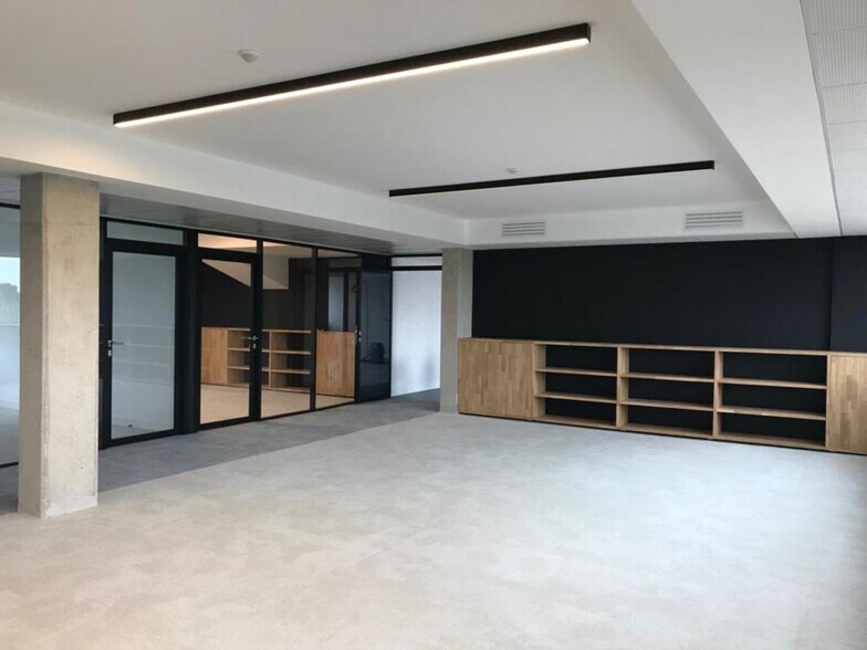 22 Quai Gallieni, Suresnes to rent - Building Photo - Image 3 of 19
