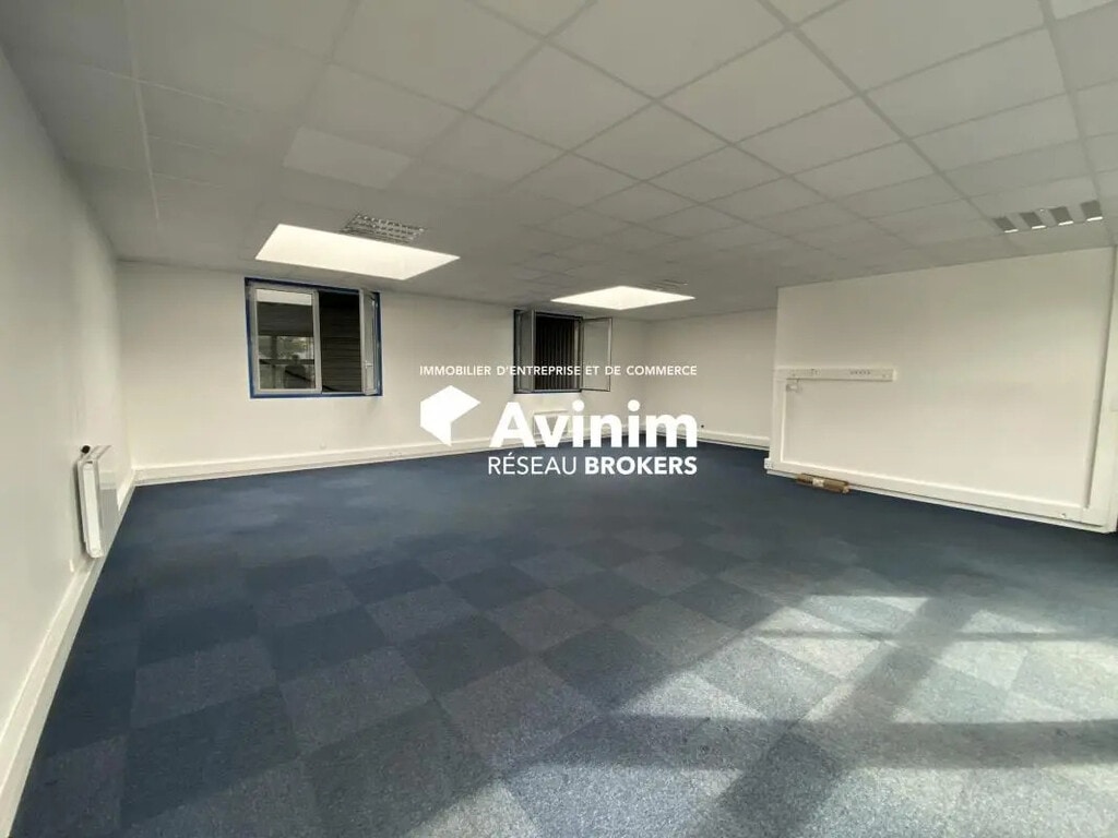 Location Entrepôt 210 m² - Photo 1