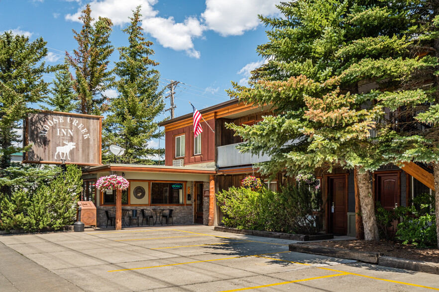 119 Electric St, West Yellowstone, MT for sale - Primary Photo - Image 1 of 9