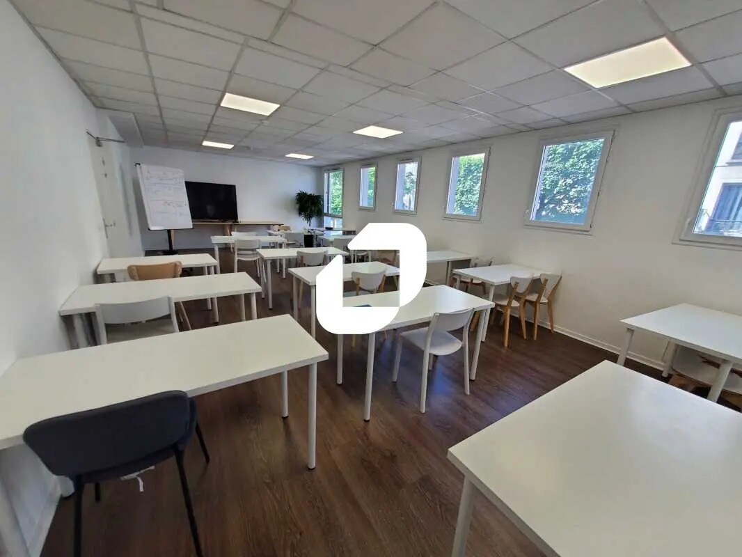 Office in Ivry-sur-Seine to rent Building Photo- Image 1 of 23