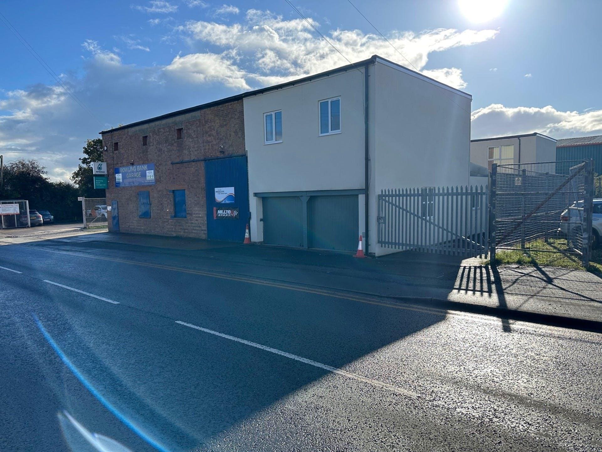 Oak Rd, Wrexham for rent Building Photo- Image 1 of 9