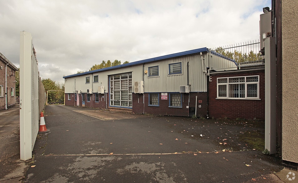 Westland Sq, Leeds to rent - Building Photo - Image 2 of 4