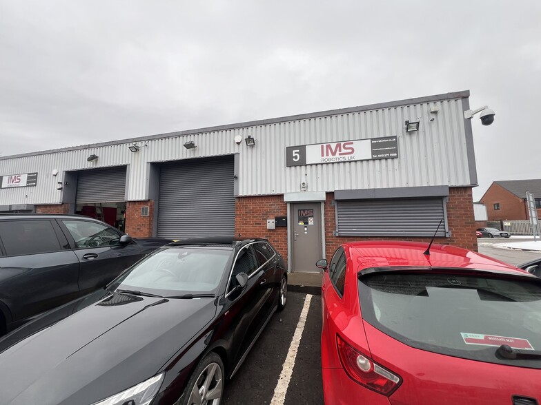 Moorhouse Av, Leeds to rent - Primary Photo - Image 2 of 19