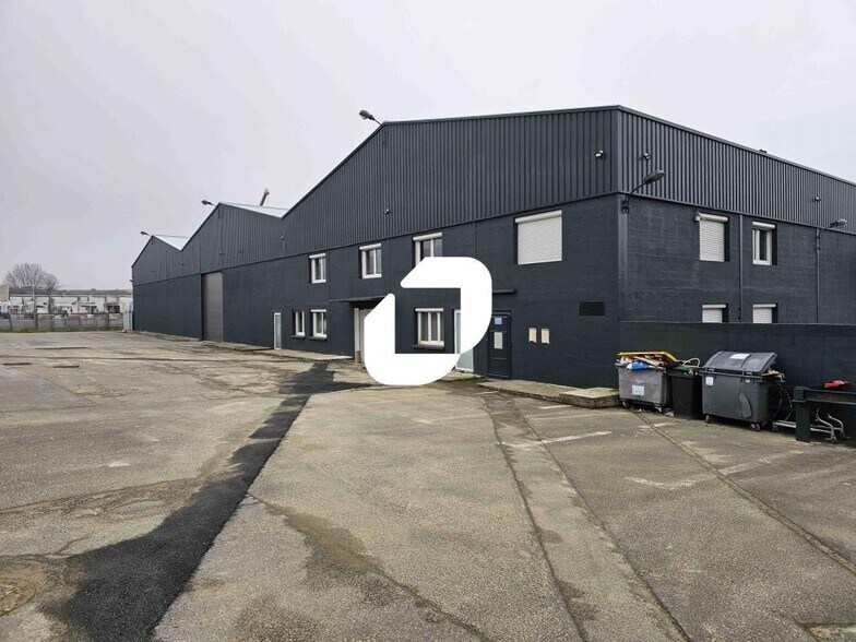 Light Industrial in Le Mesnil-Amelot to rent - Building Photo - Image 2 of 13