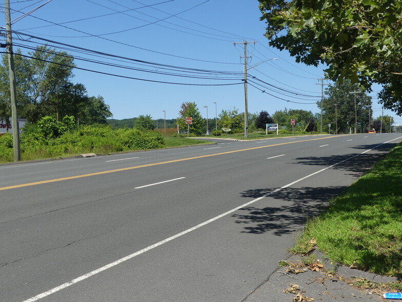 275-279 W Main St, Avon, CT for rent - Building Photo - Image 3 of 6