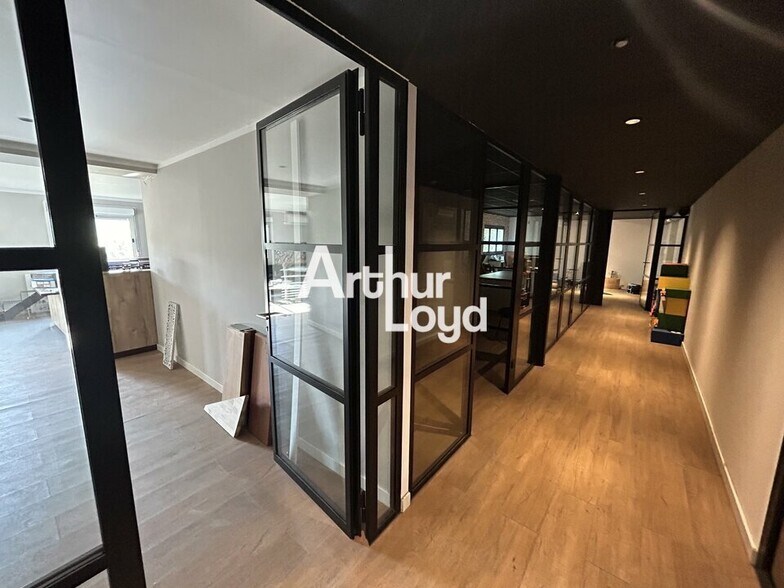 Light Industrial in Puget-sur-Argens for sale - Interior Photo - Image 3 of 6