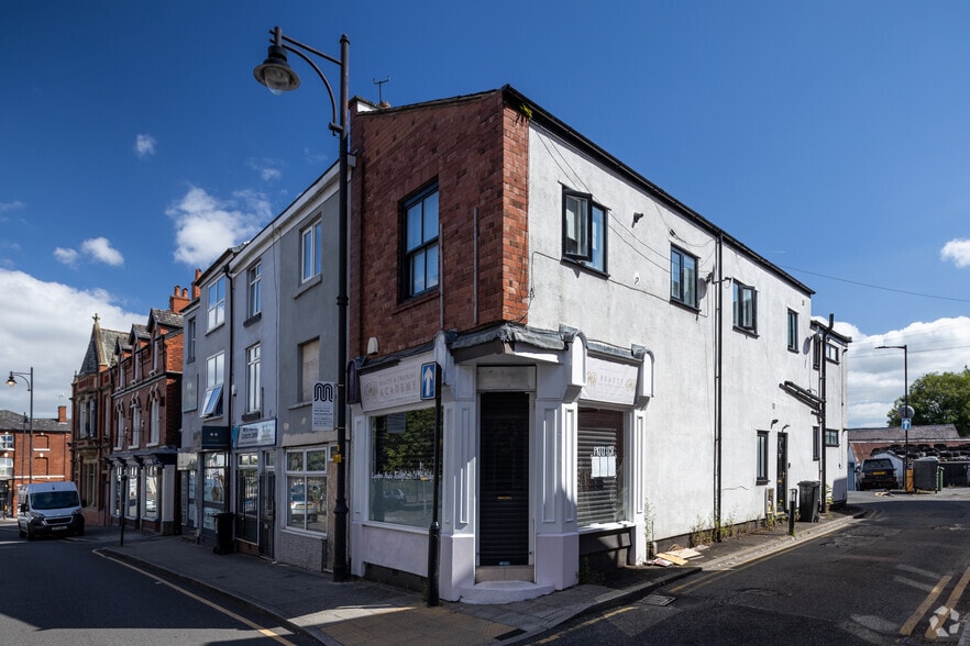 57 Middle Hillgate, Stockport for sale - Primary Photo - Image 1 of 1