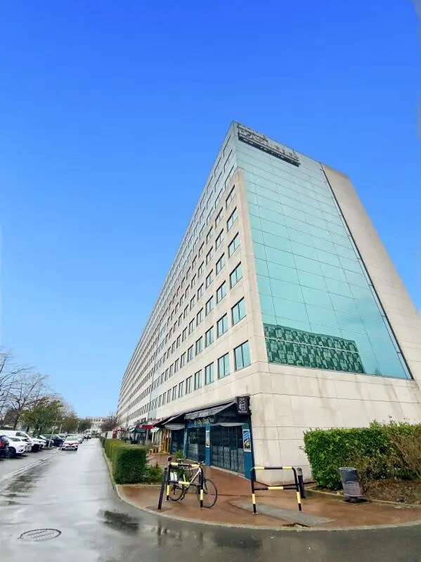 Office in Asnières-sur-Seine for sale Building Photo- Image 1 of 8