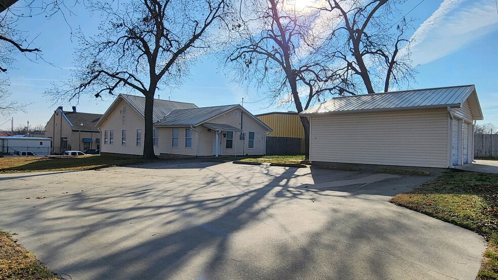 214 N Oklahoma Ave, Shawnee, OK for sale - Building Photo - Image 1 of 1