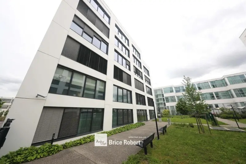 5/6 Avenue Bataillon Carmagnole Liberté, Vaulx-en-Velin to rent - Building Photo - Image 2 of 8