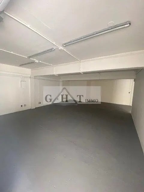 Industrial in Les Lilas to rent Interior Photo- Image 1 of 6