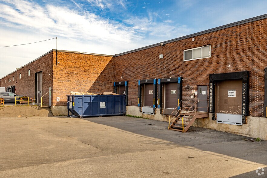 395 Av Sainte-Croix, Montréal, QC to rent - Building Photo - Image 3 of 9