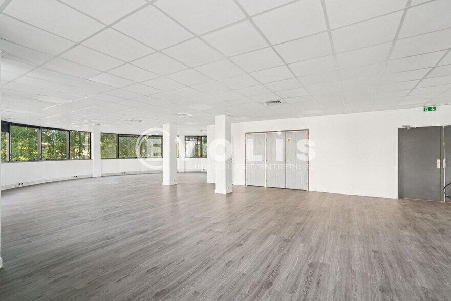 Office in Noisy-le-Grand to rent - Building Photo - Image 3 of 14