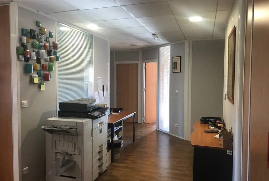 Office in Dijon to rent - Interior Photo - Image 2 of 3