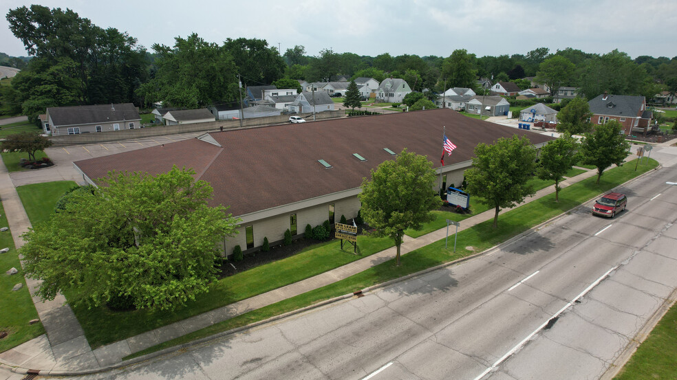 5700-5708 E 11 Mile Rd, Warren, MI for rent - Building Photo - Image 1 of 4