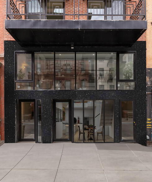 402 W 50th St, New York, NY for rent - Building Photo - Image 1 of 5