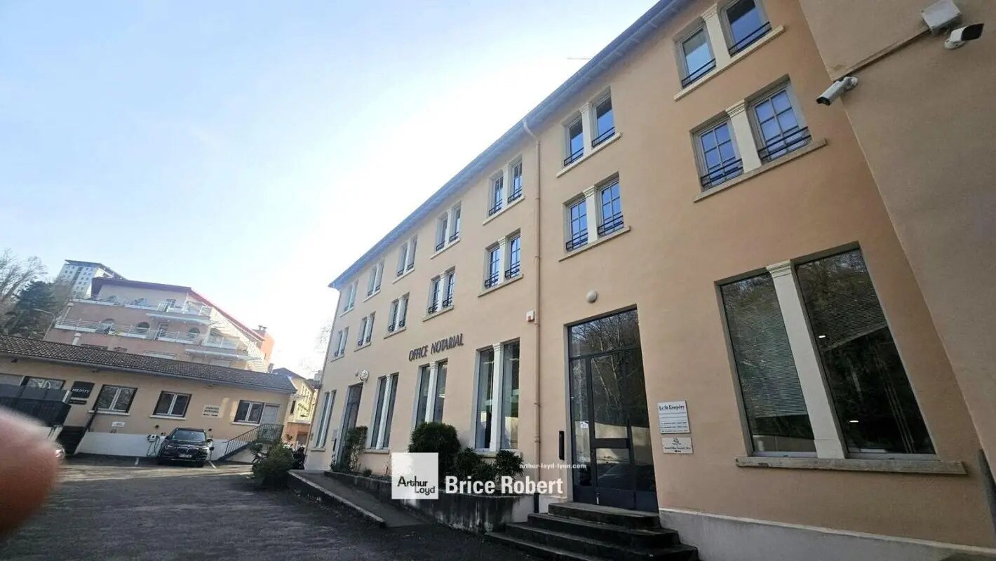 Office in Lyon to rent Building Photo- Image 1 of 10
