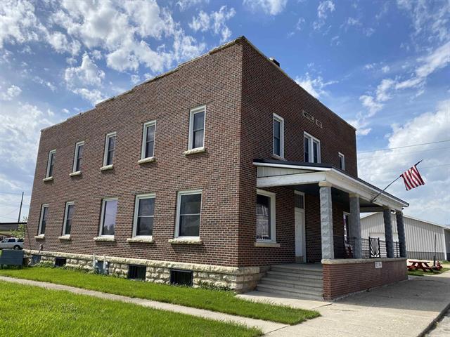 102 S Main St, Farmersburg, IA for sale - Primary Photo - Image 1 of 1