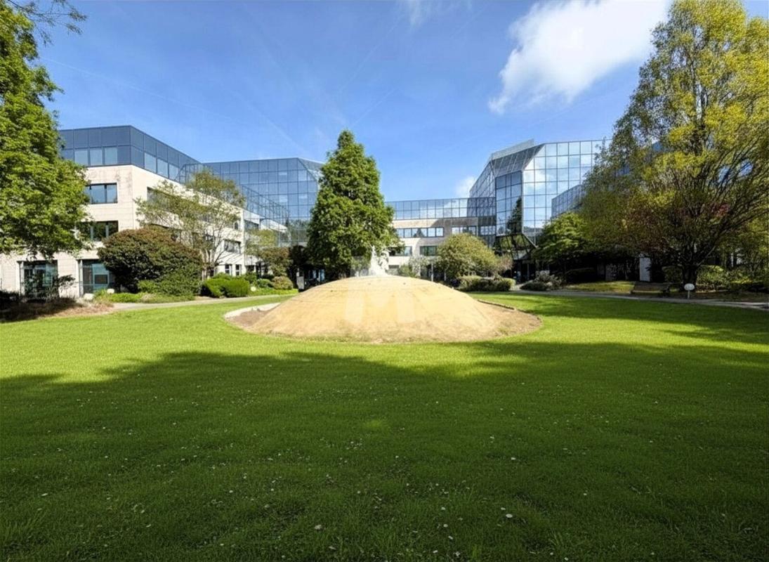 Office in Les Ulis to rent Building Photo- Image 1 of 18