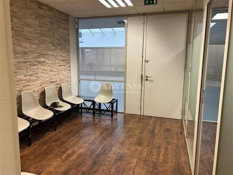 Vente Bureaux 74 m² - Photo 1