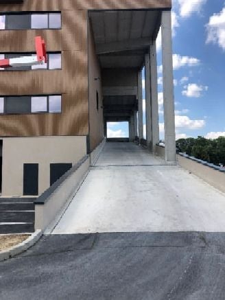 Industrial in Colombes to rent - Building Photo - Image 3 of 18