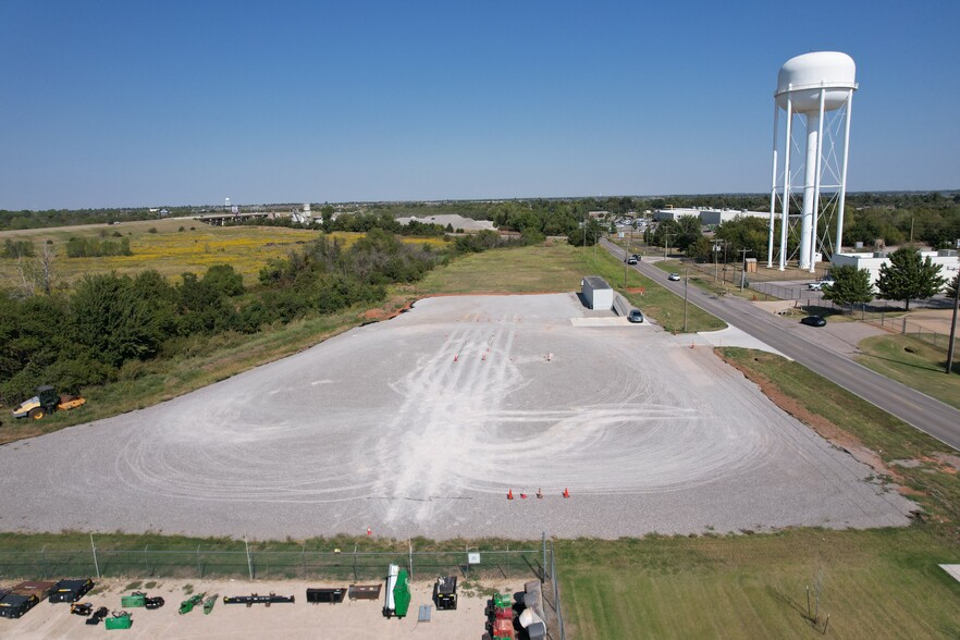 701 N Sara Rd, Yukon, OK for sale - Building Photo - Image 2 of 6