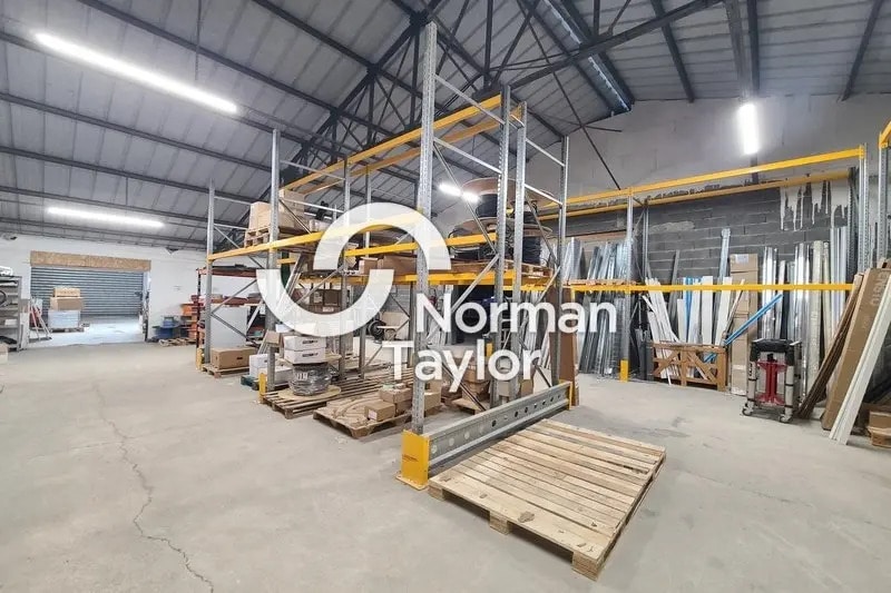 Vente Entrepôt 822 m² - Photo 1