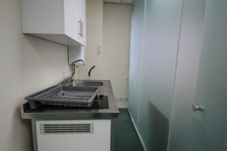 292-294 Hale Ln, Edgware to rent Interior Photo- Image 2 of 5