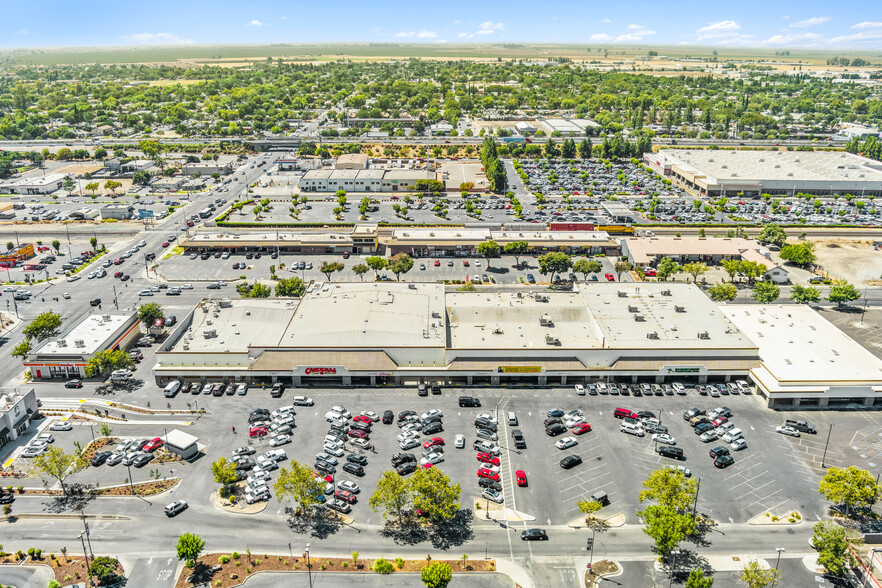 1136-1230 W Main St, Merced, CA for rent - Building Photo - Image 1 of 19