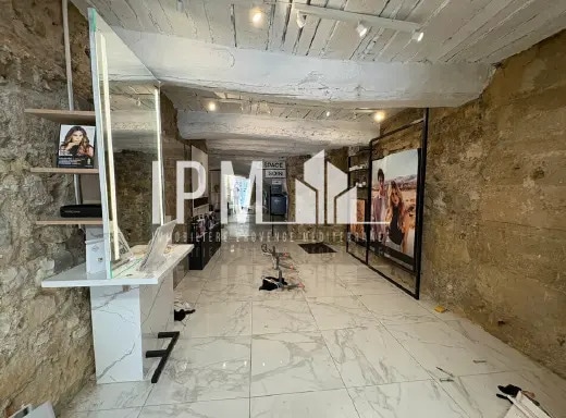 Location Commerce 150 m² - Photo 1