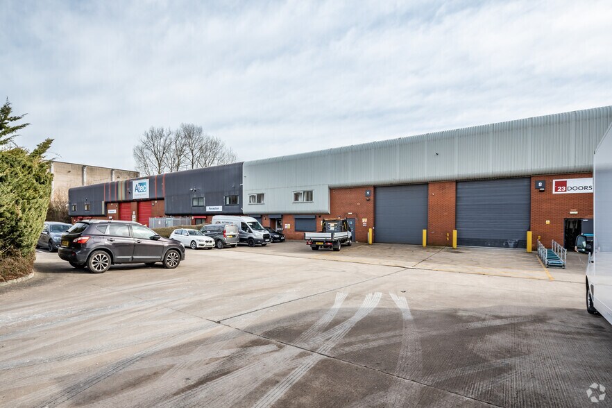 Shield Dr, Manchester to rent - Primary Photo - Image 1 of 4