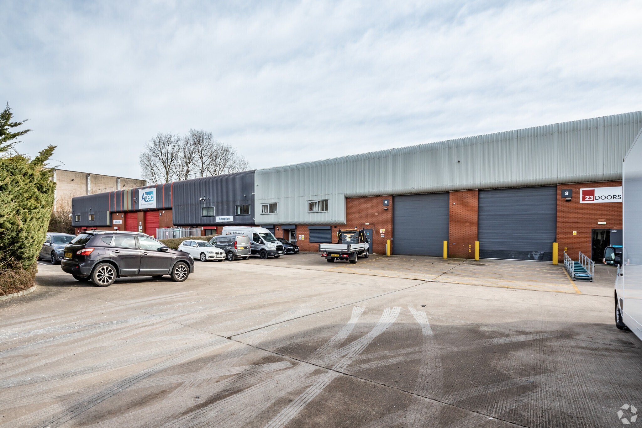 Shield Dr, Manchester to rent Primary Photo- Image 1 of 5