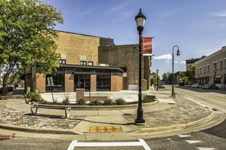 344 W Broadway, Waukesha, WI for rent Building Photo- Image 1 of 6