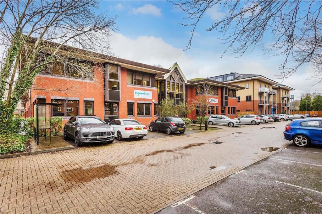 Catteshall Ln, Godalming to rent Building Photo- Image 1 of 7