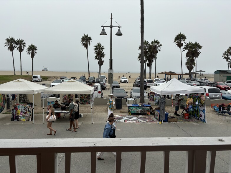 319 Ocean Front Walk, Venice, CA for rent - Primary Photo - Image 1 of 7