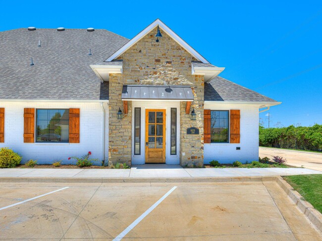 More details for 1111 Magnolia Ct, Moore, OK - Office for Rent